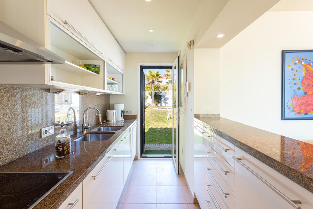 Charming Villa On The Seafront Marbella Exterior photo