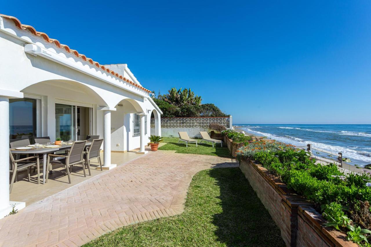 Charming Villa On The Seafront Marbella Exterior photo
