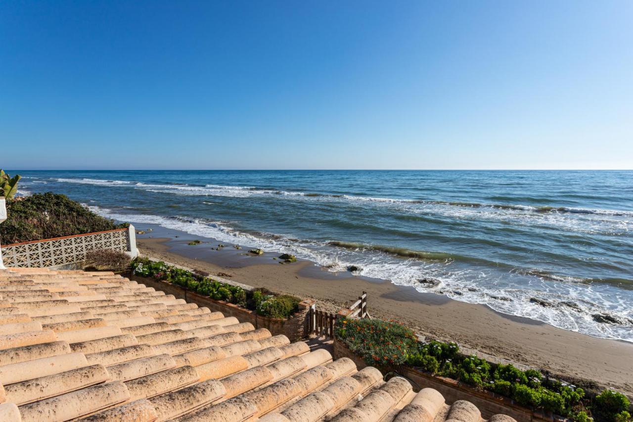 Charming Villa On The Seafront Marbella Exterior photo